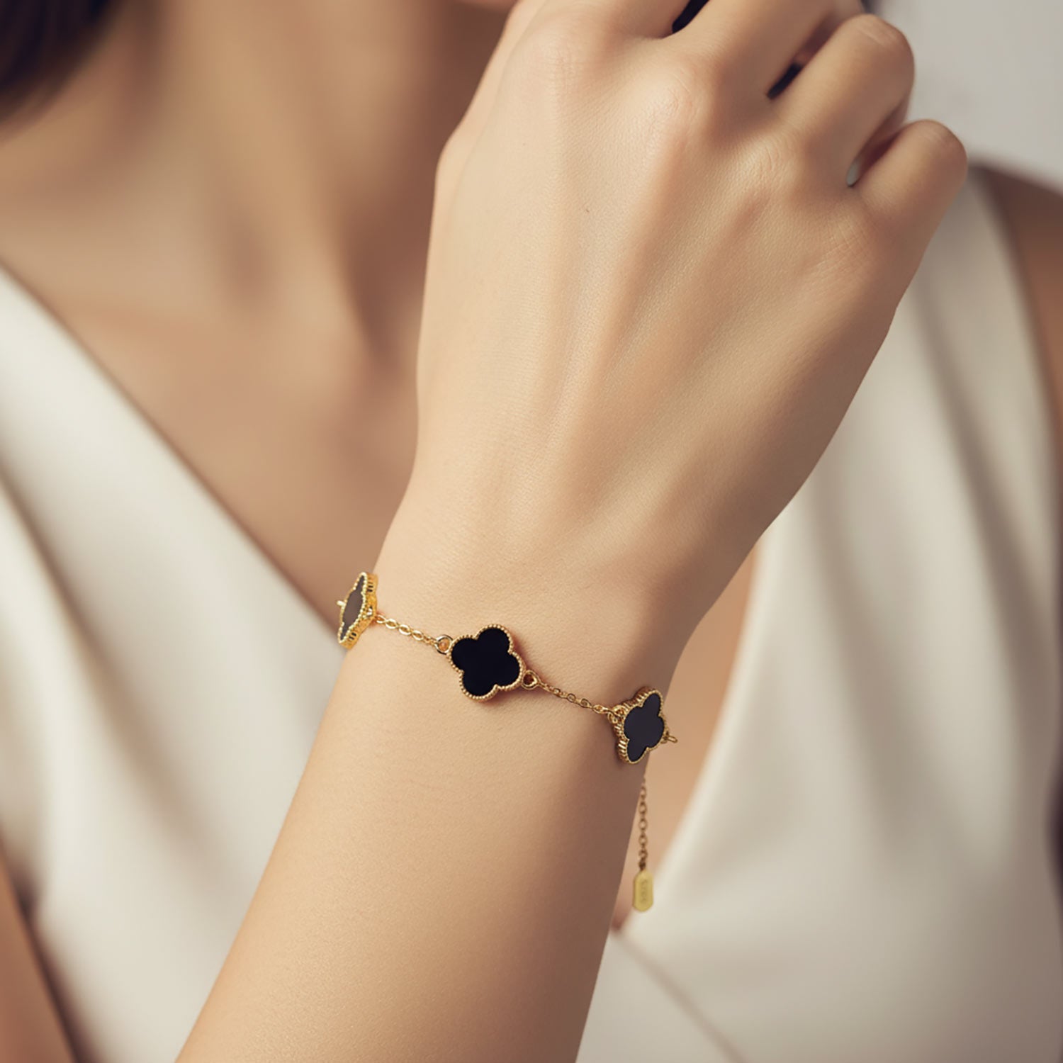 Luxury Elegant Black Clover Gold Bracelet for Women | Diamonxa
