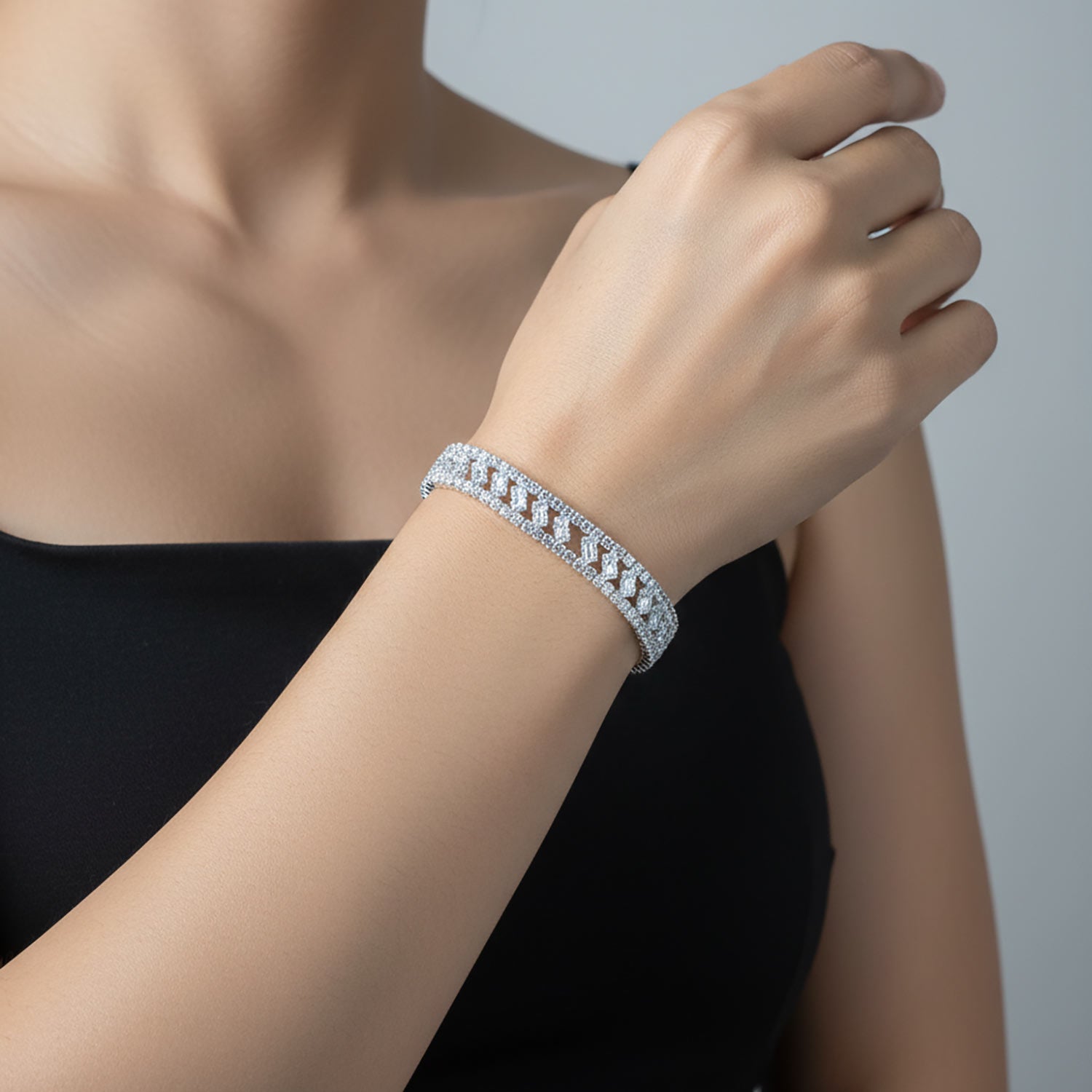Luxury Elegant Diamond Link Bracelet for Women | Diamonxa